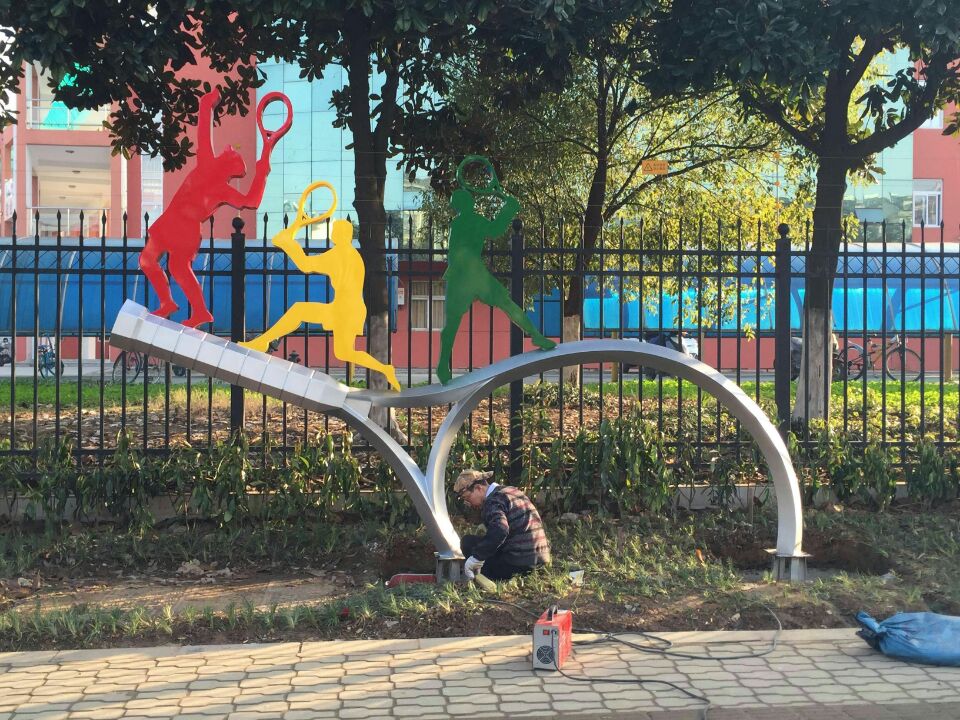 �Ͼ����ܹ�˾Մ���ڌW(xu��)У�O(sh��)�õ�������Щ���x��